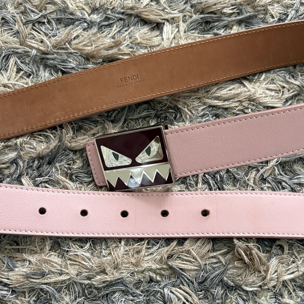 Fendi Light Pink Leather Belt with Silver Burgundy Fendi Monster Logo Buckle - Picture 3 of 9